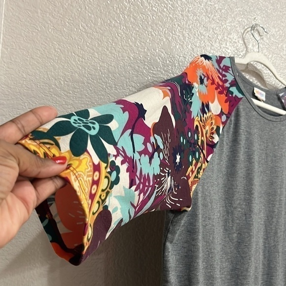 LuLaRoe 3/4 Floral Sleeve Gray Randy Shirt Size 3XL - Picture 3 of 7